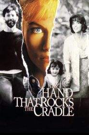 La mano sulla culla… è la mano che governa il mondo (1992)